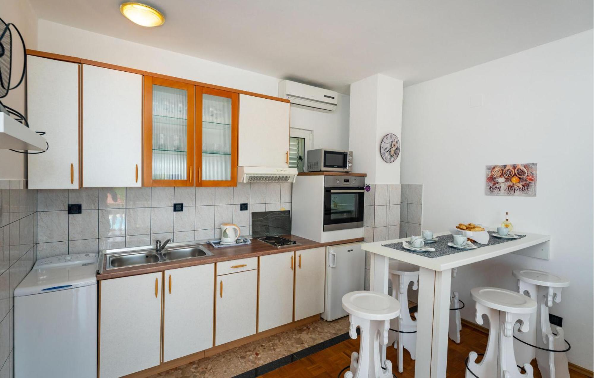 Beautiful Apartment In Galovac With Kitchen エクステリア 写真