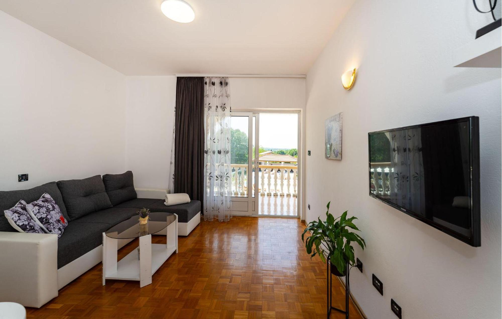 Beautiful Apartment In Galovac With Kitchen エクステリア 写真