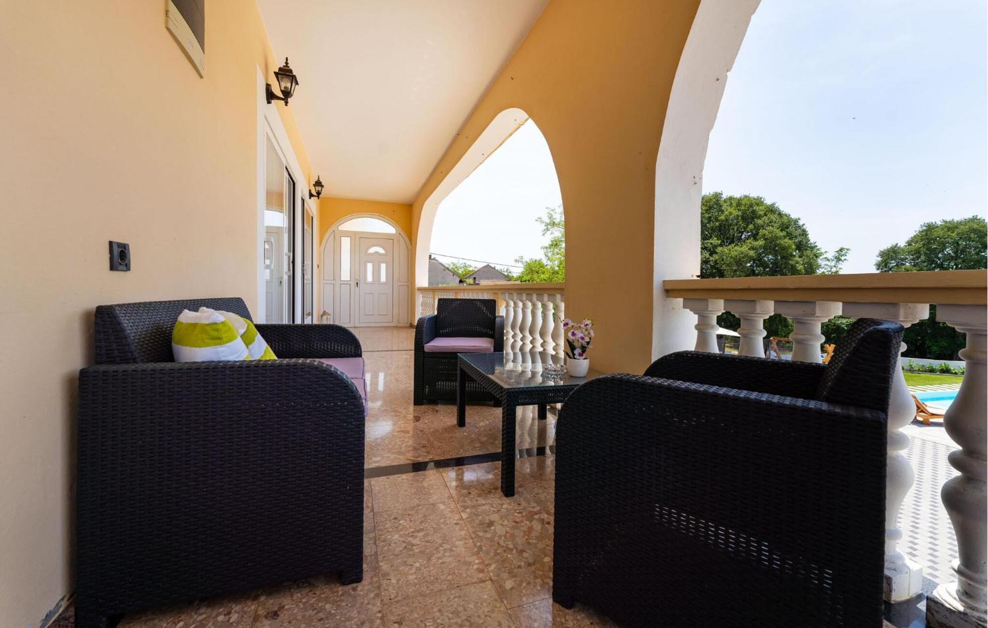 Beautiful Apartment In Galovac With Kitchen エクステリア 写真