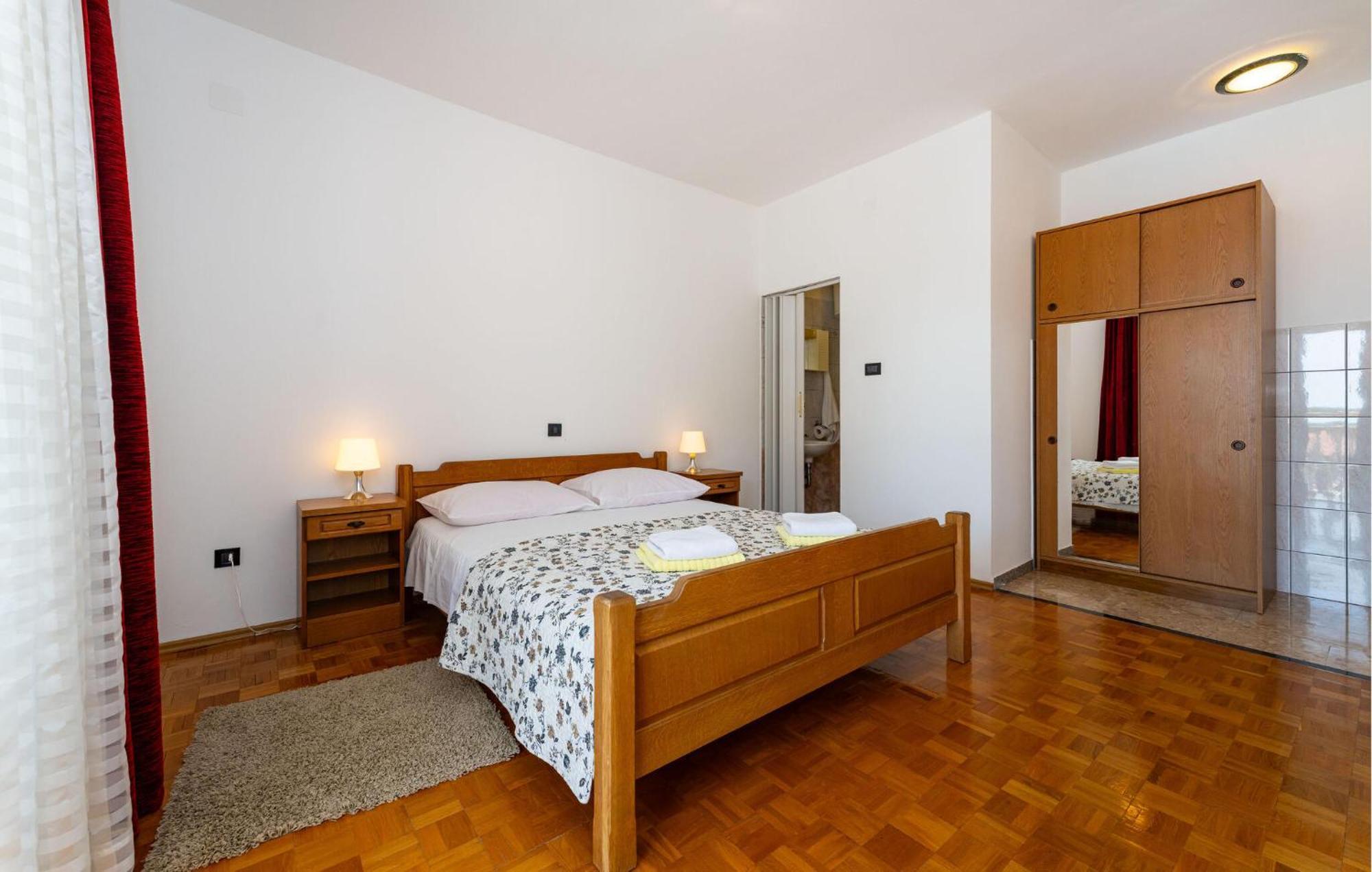 Beautiful Apartment In Galovac With Kitchen エクステリア 写真