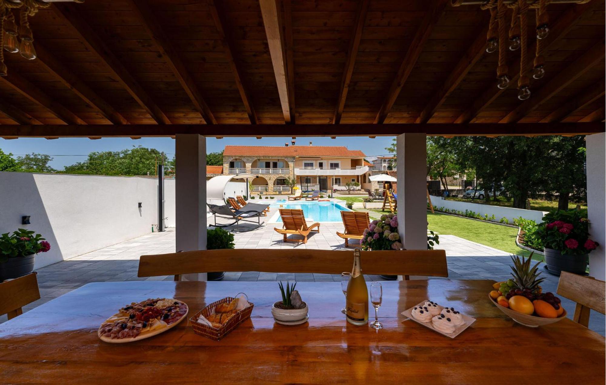 Beautiful Apartment In Galovac With Kitchen エクステリア 写真