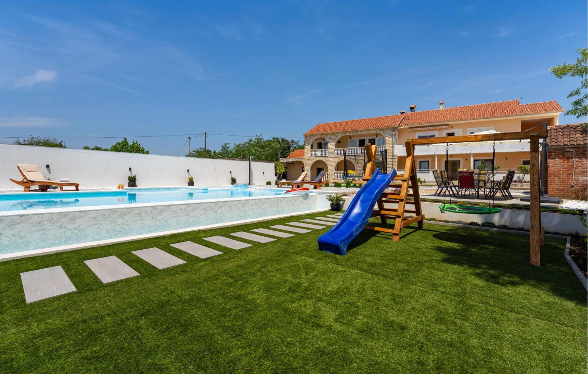 Beautiful Apartment In Galovac With Kitchen エクステリア 写真