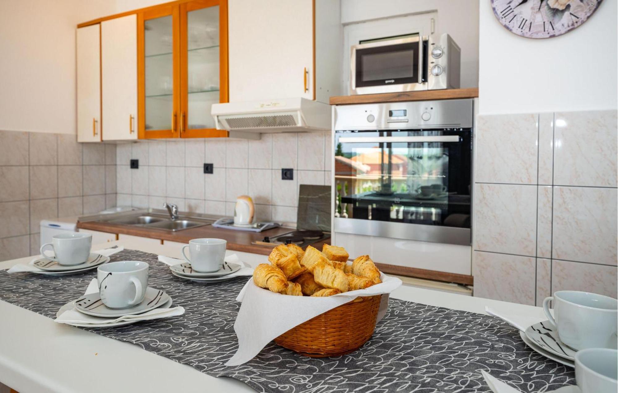 Beautiful Apartment In Galovac With Kitchen エクステリア 写真