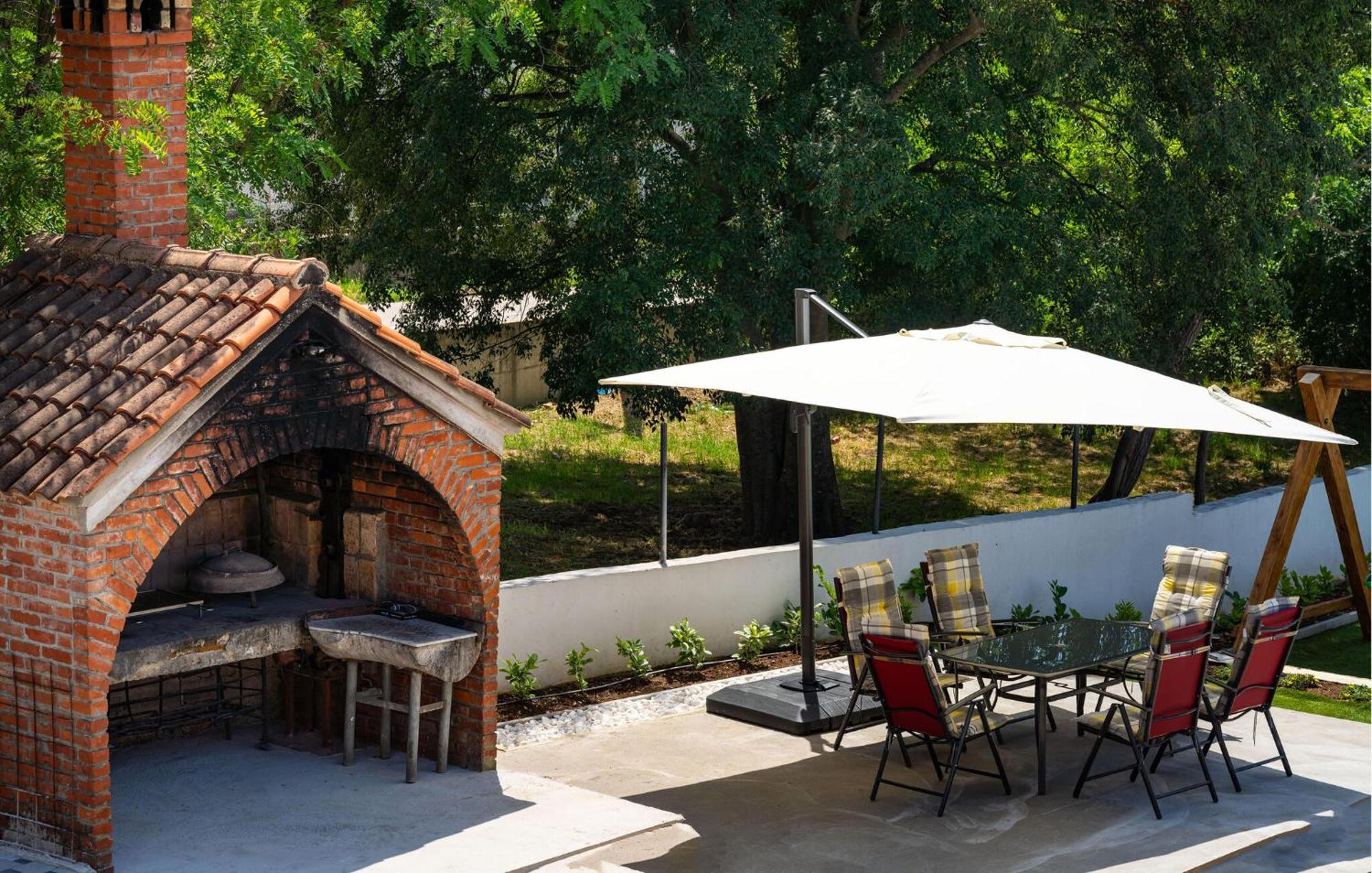 Beautiful Apartment In Galovac With Kitchen エクステリア 写真