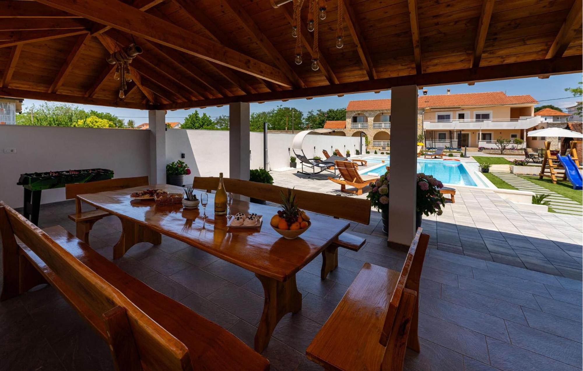 Beautiful Apartment In Galovac With Kitchen エクステリア 写真