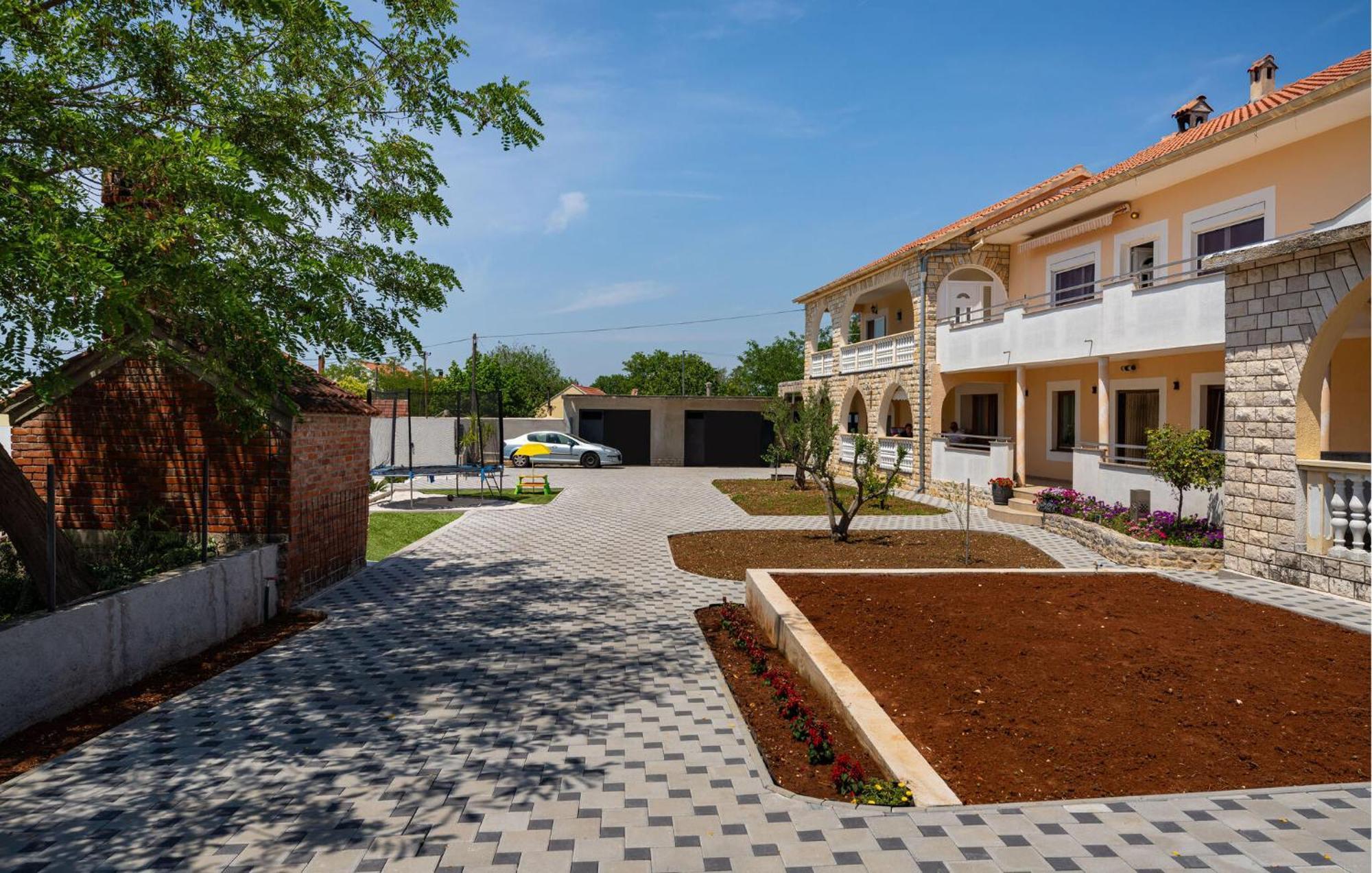 Beautiful Apartment In Galovac With Kitchen エクステリア 写真